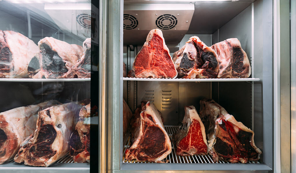 Drying Wagyu steaks in drying cabinet